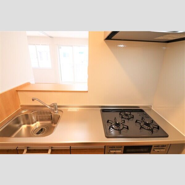 キッチン (3口コンロ付きシステムキッチン)
