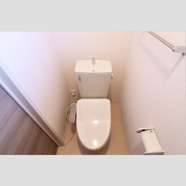 トイレ (温水洗浄暖房便座付きトイレ)