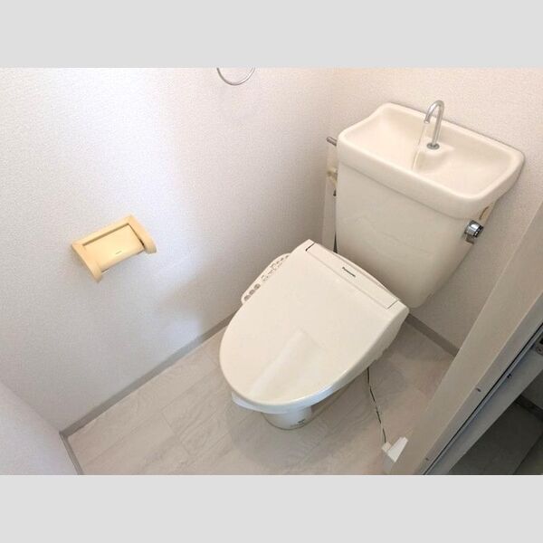 トイレ (トイレ)