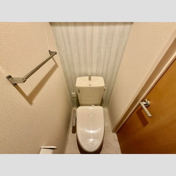 トイレ (温水洗浄暖房便座付きトイレ)