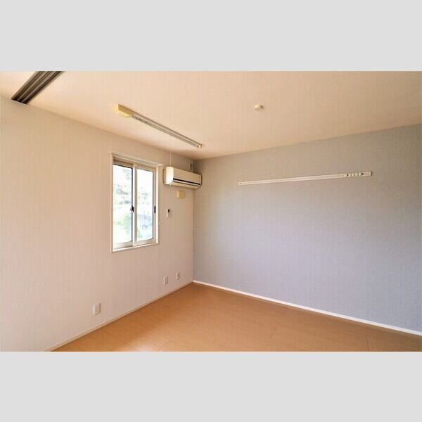 その他 (南側洋室)