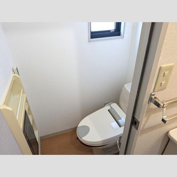 トイレ (トイレ)