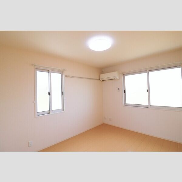 その他 (北側洋室)