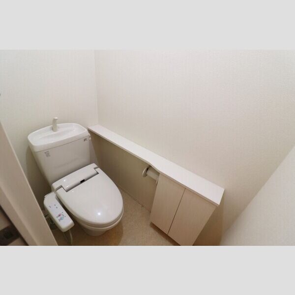 トイレ (温水洗浄暖房便座付きトイレ)