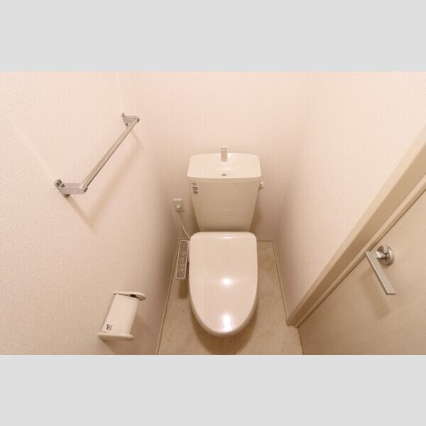 トイレ (温水洗浄暖房便座付きトイレ)