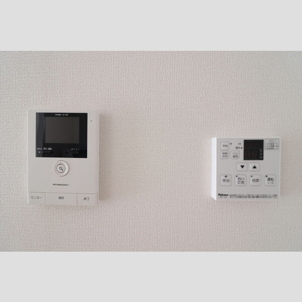 その他設備 (テレビインターホン・追い焚き機能付き給湯操作パネル)