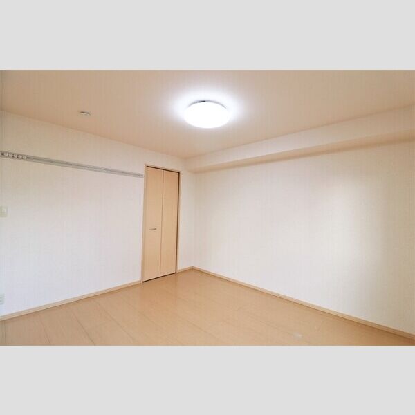 その他 (南側洋室)