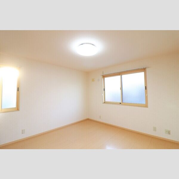 その他 (北側洋室)