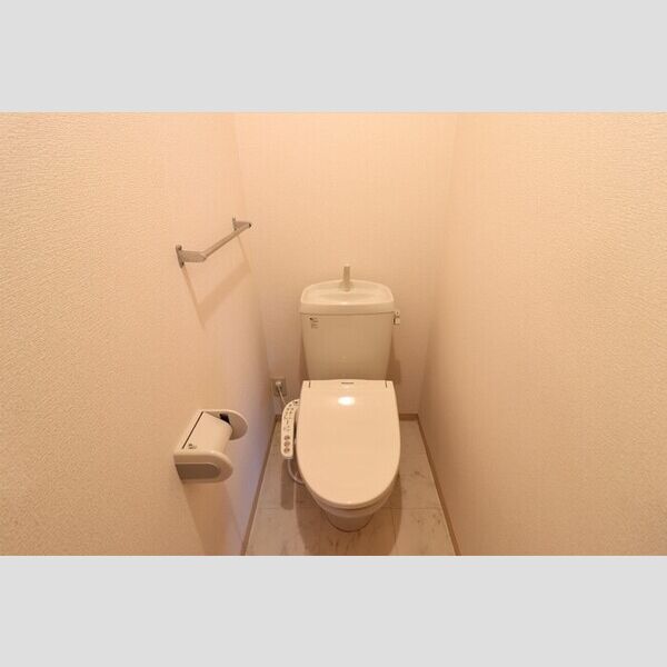 トイレ (温水洗浄暖房便座付きトイレ)