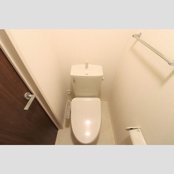 トイレ (温水洗浄暖房便座付きトイレ)