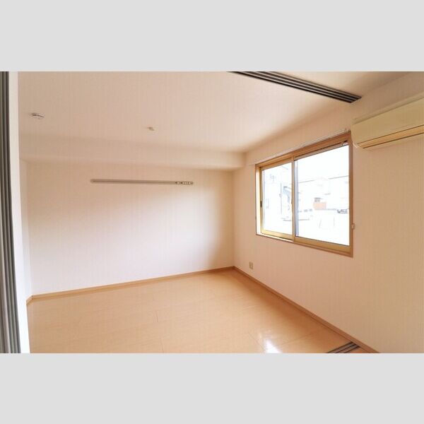 その他 (南側洋室)