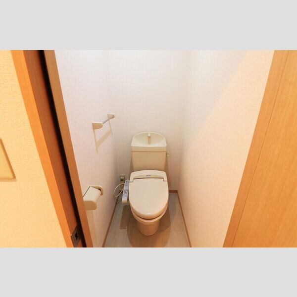 トイレ (温水洗浄暖房便座付きトイレ)