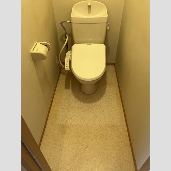 トイレ (トイレ)