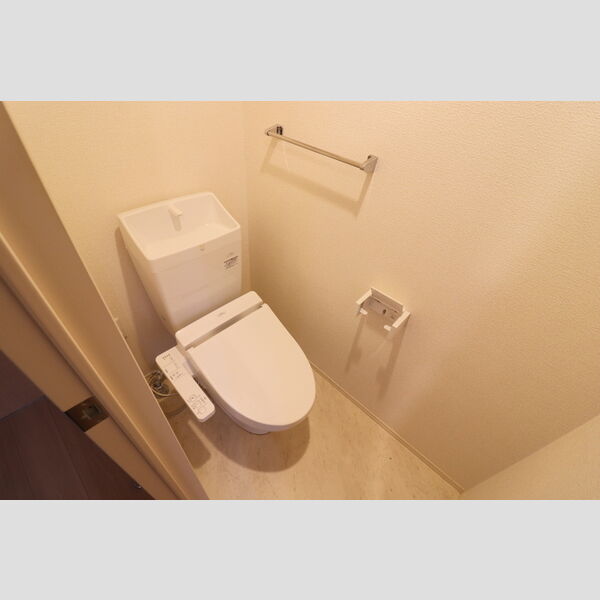 トイレ (温水洗浄暖房便座付きトイレ)