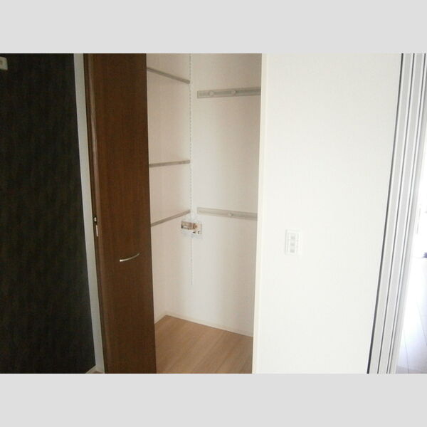 収納 (ワンステップクローゼット)