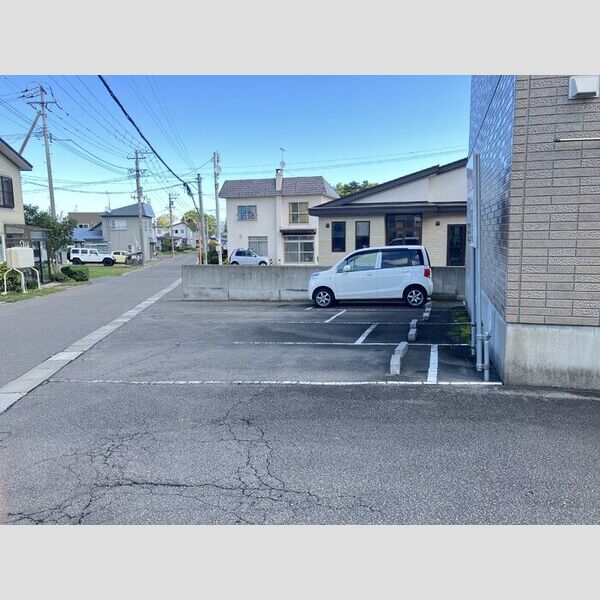 駐車場 (駐車場(道路沿い側))