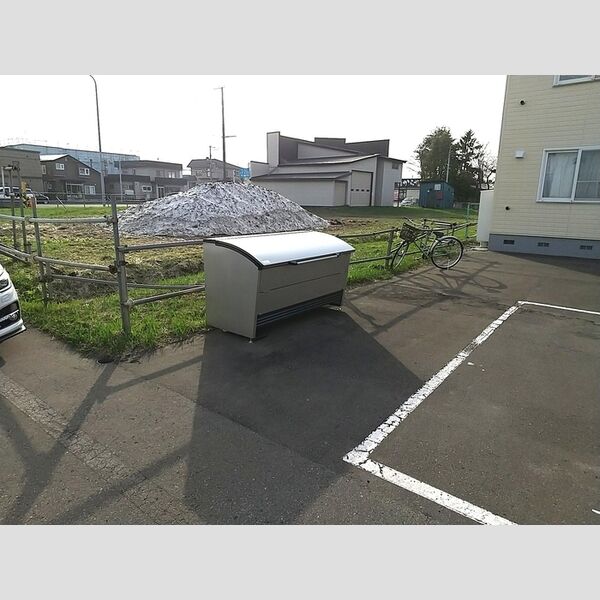 現地周辺 (ゴミ置き場)