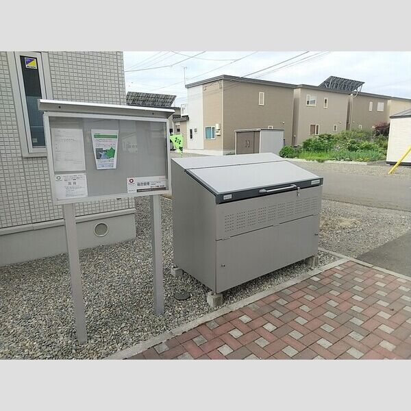 現地周辺 (ゴミ置き場)