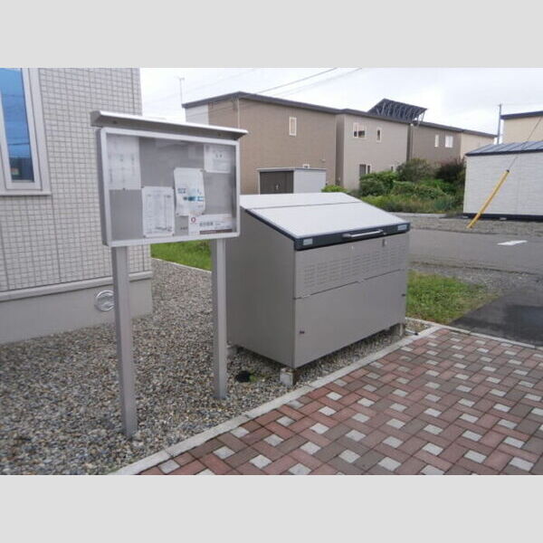 現地周辺 (ゴミ置場)