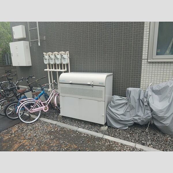 現地周辺 (入居者専用ゴミ置き場)