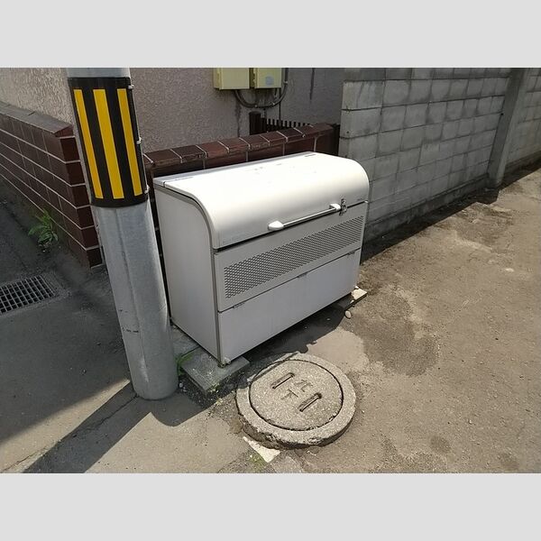 現地周辺 (専用ゴミ置き場)