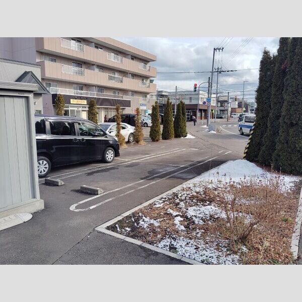 駐車場 (建物東側駐車場)