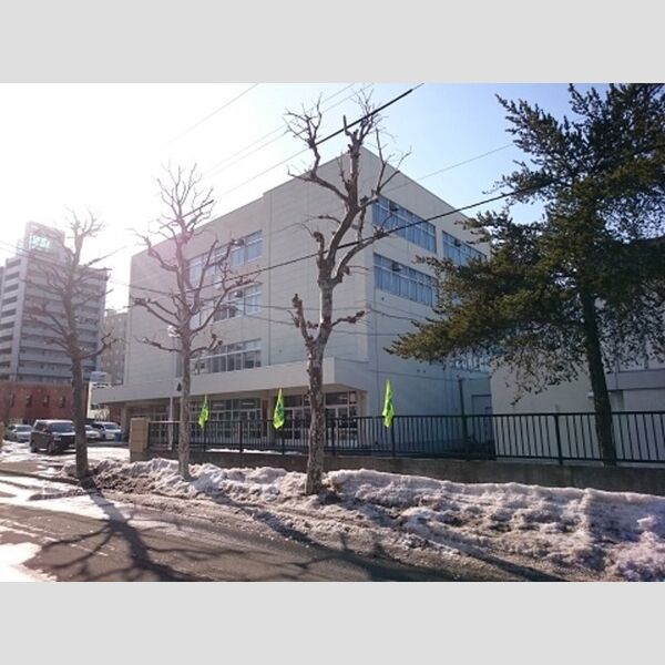 現地周辺 (日章中学校(約783m))