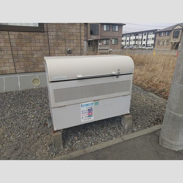 現地周辺 (ごみ置き場)