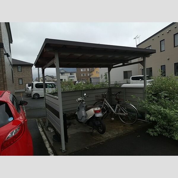 現地周辺 (自転車置き場)