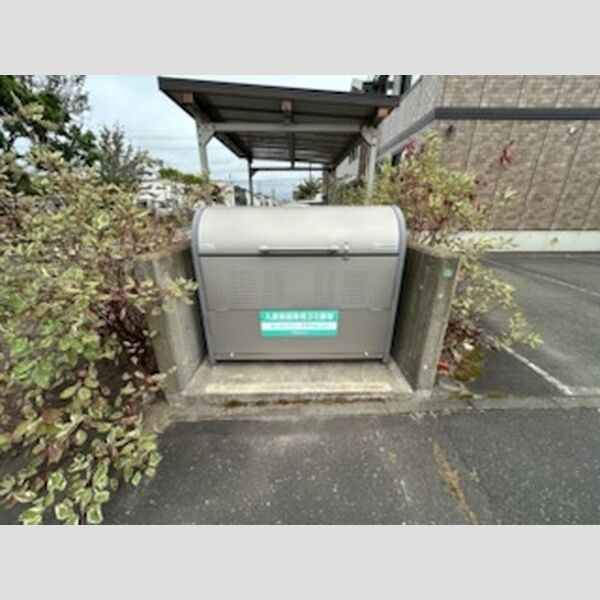 現地周辺 (ゴミ置き場)