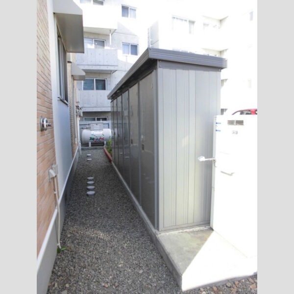 現地周辺 (物置)