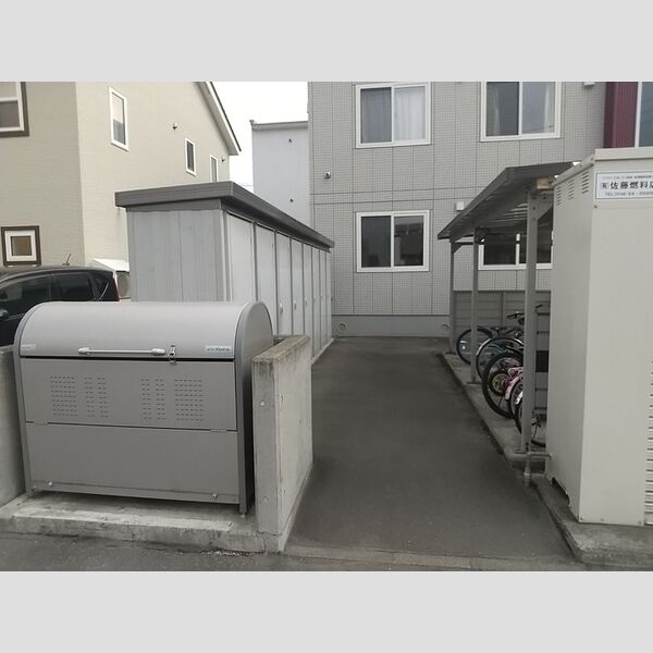 現地周辺 (自転車置場、物置、ゴミ置き場)