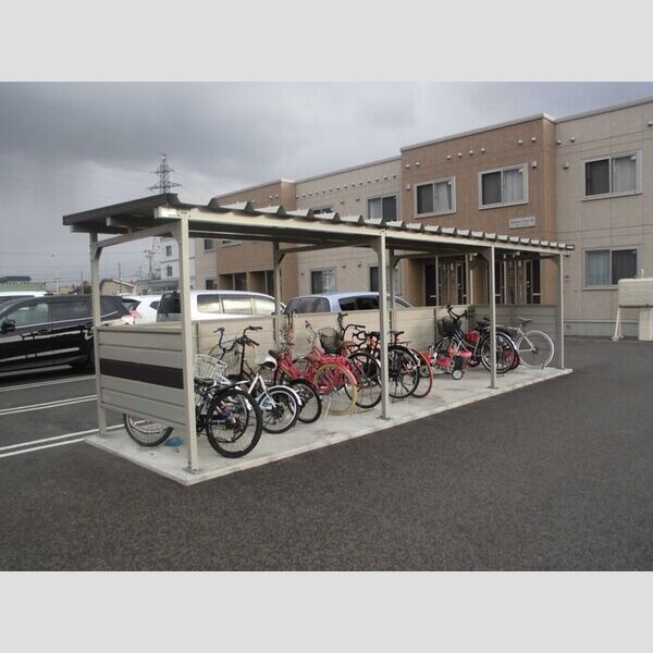 現地周辺 (自転車置き場)