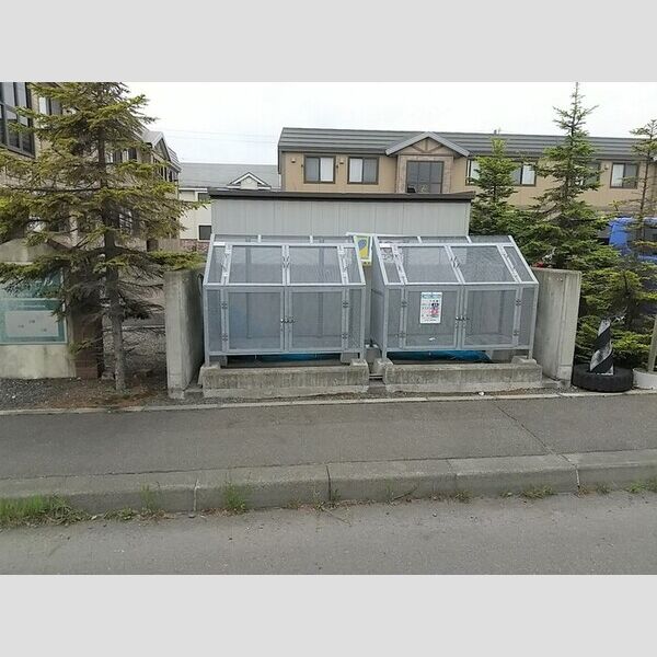 現地周辺 (ごみ置き場)