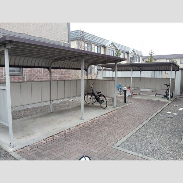 現地周辺 (自転車置き場)