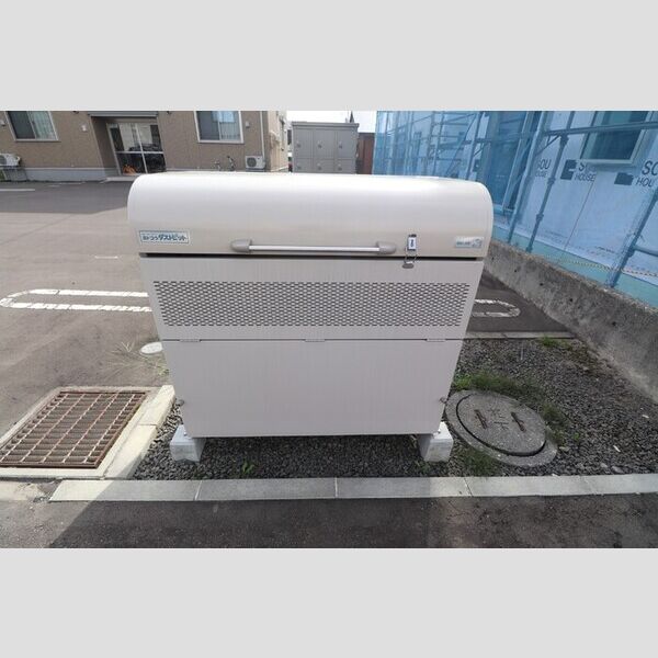 現地周辺 (ゴミ庫)