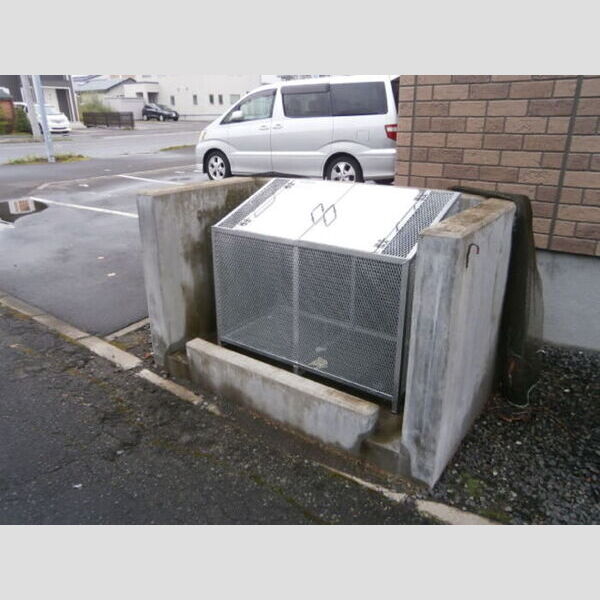 現地周辺 (ゴミ置場)