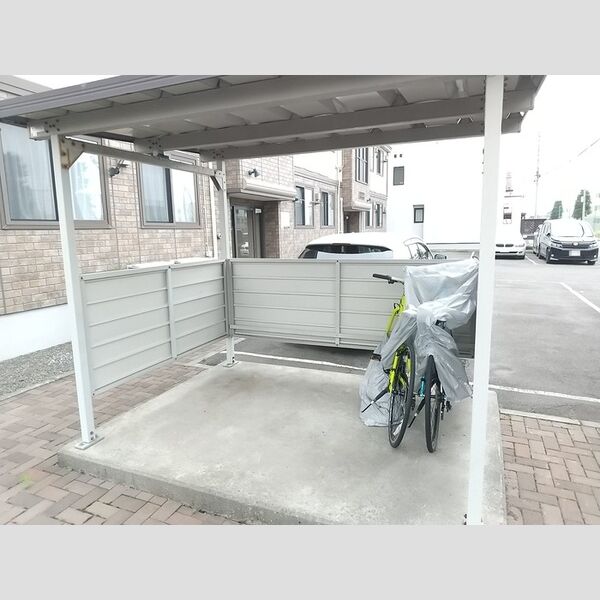 現地周辺 (自転車置き場)