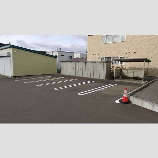 駐車場 (駐車場・物置)