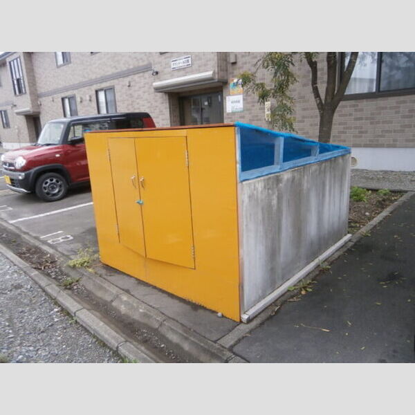 現地周辺 (ゴミ置場)