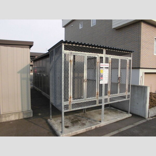 現地周辺 (ゴミ置き場)