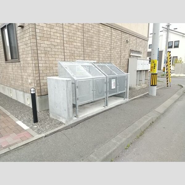現地周辺 (ごみ置き場)