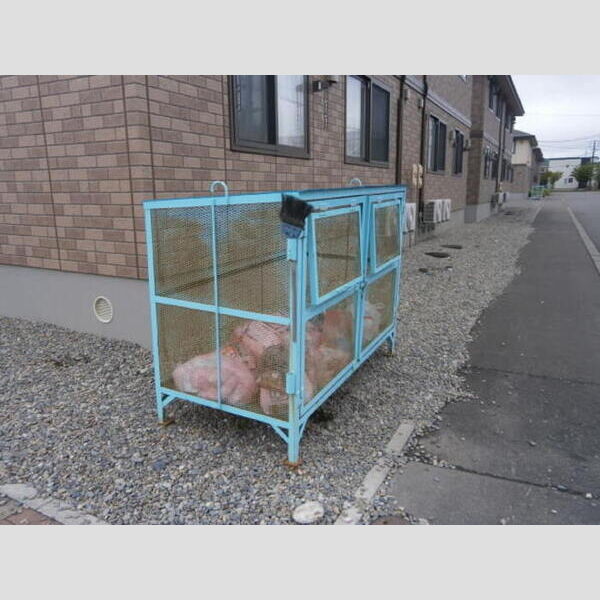 エントランス (ゴミ置場)