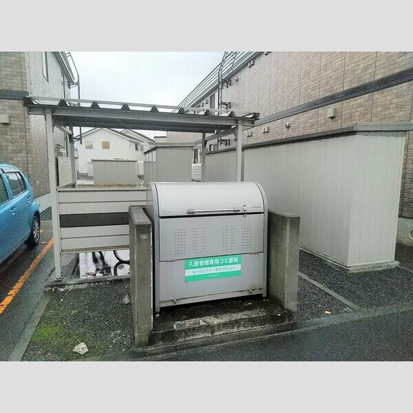 現地周辺 (ごみ置き場、自転車置き場、物置)