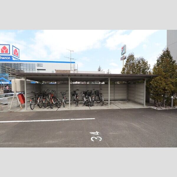 現地周辺 (駐輪場)