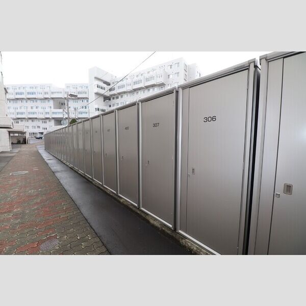 現地周辺 (トランクルーム)