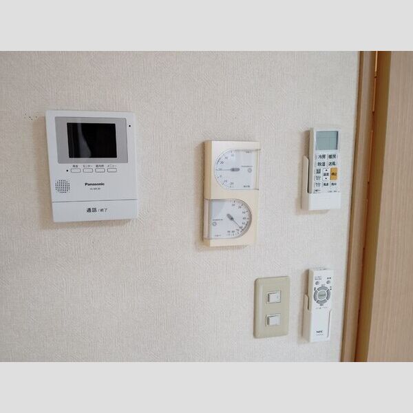 居室・リビング (モニター付きインターホン)