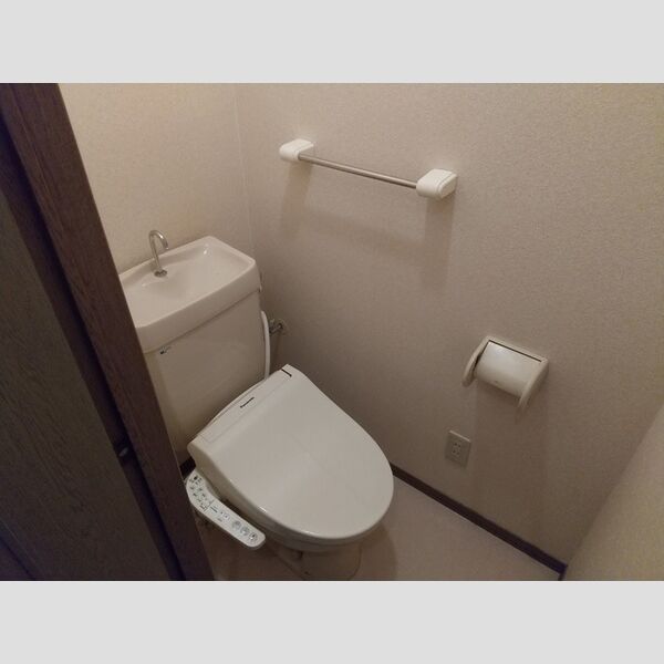 トイレ (トイレ)