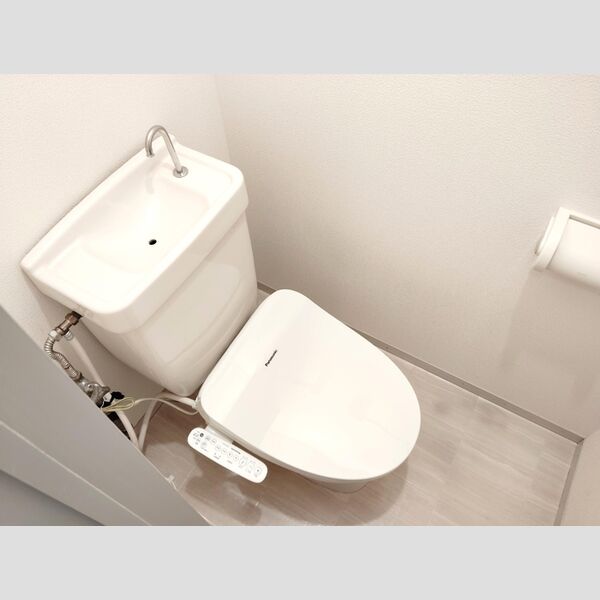 トイレ (トイレ(温水洗浄暖房便座付き))