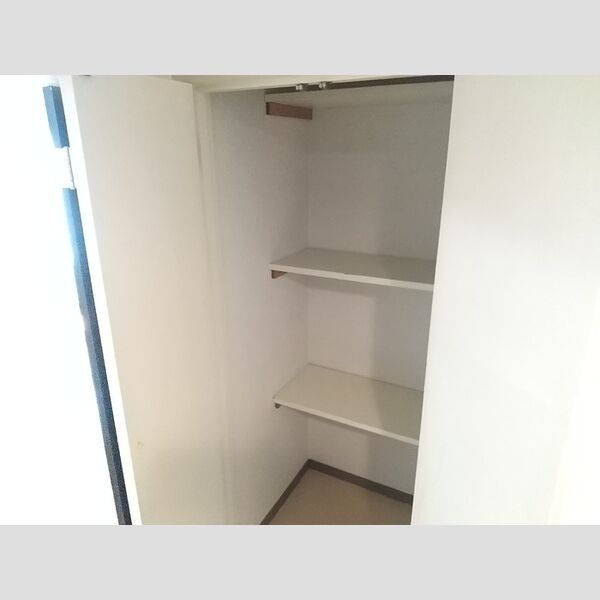 収納 (廊下収納)